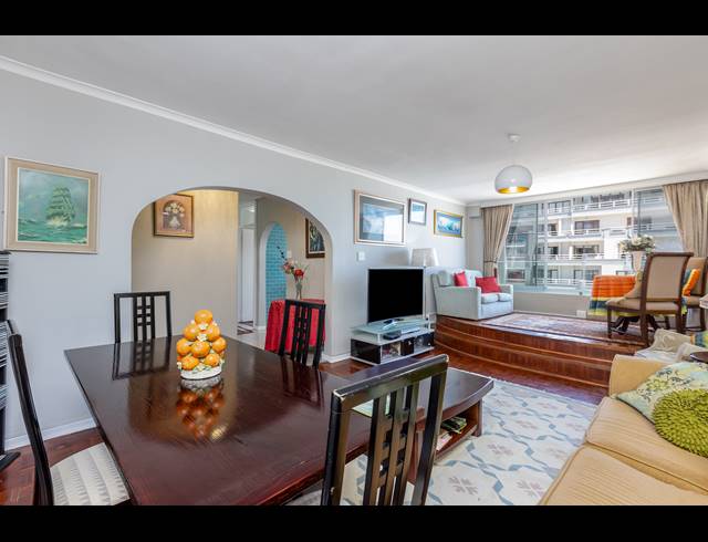 2 BEDROOM APARTMENT TO LET IN SEA POINT